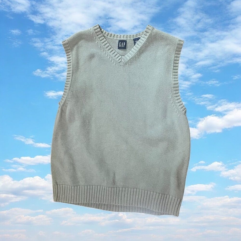 GAP Men's V-Neck Sweater Vest in Gray